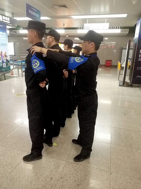 广佛地铁安检员聊天记录(广州地铁安检员泄露乘客隐私聊天记录)