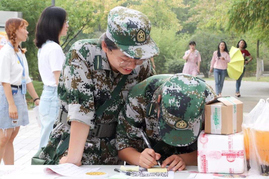 教官突然找对象聊天记录(和好久没有聊天的教官怎么聊)